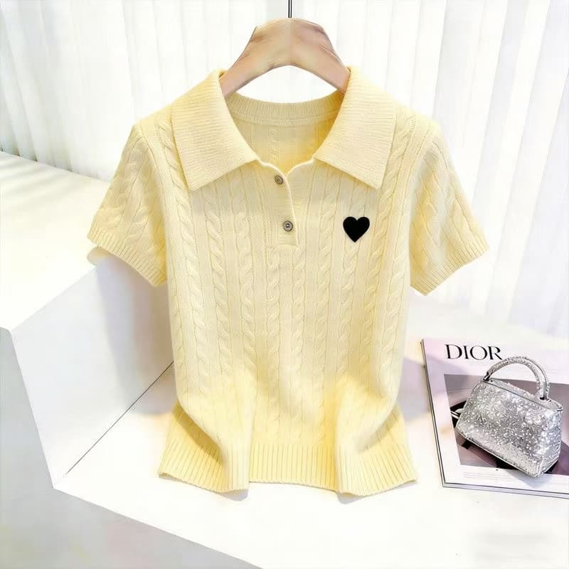 새로운 2026 여름 회색 POLO 칼라 마 무늬 반팔 니트 스웨터 하트 자수 맨위 여성