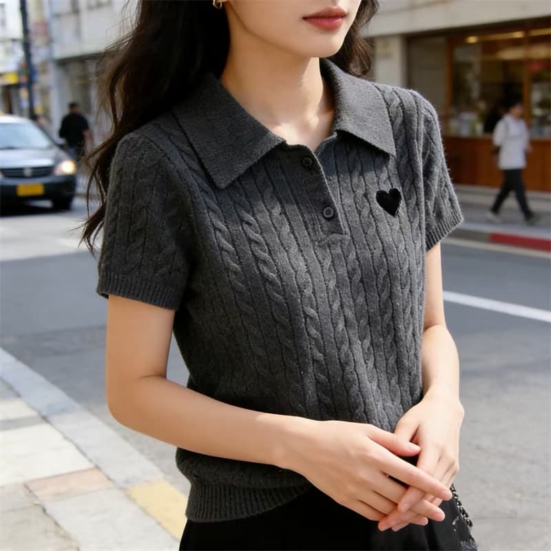 새로운 2026 여름 회색 POLO 칼라 마 무늬 반팔 니트 스웨터 하트 자수 맨위 여성 상세 이미지 7