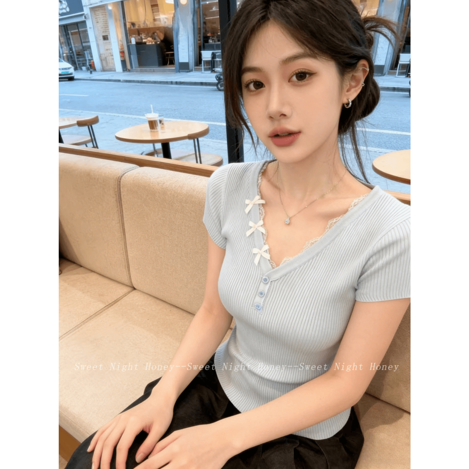 여름 한 부서 레이스 레이스 품격 V넥 반팔 니트 스웨터 여성 나비 매듭 단추 몸매 가꾸기 슬림해 보이는 맨위 여성 상세 이미지 7