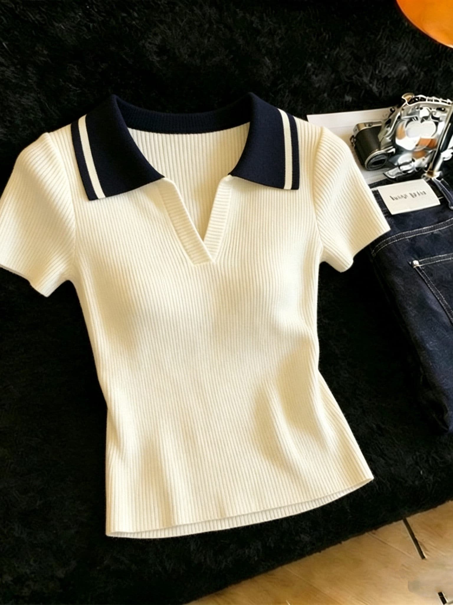 새로운 2026 여름 한 부서 배색 POLO 칼라 얼음 실크 니트 반팔 몸매 가꾸기 슬림해 보이는 맨위 여성 상세 이미지 4