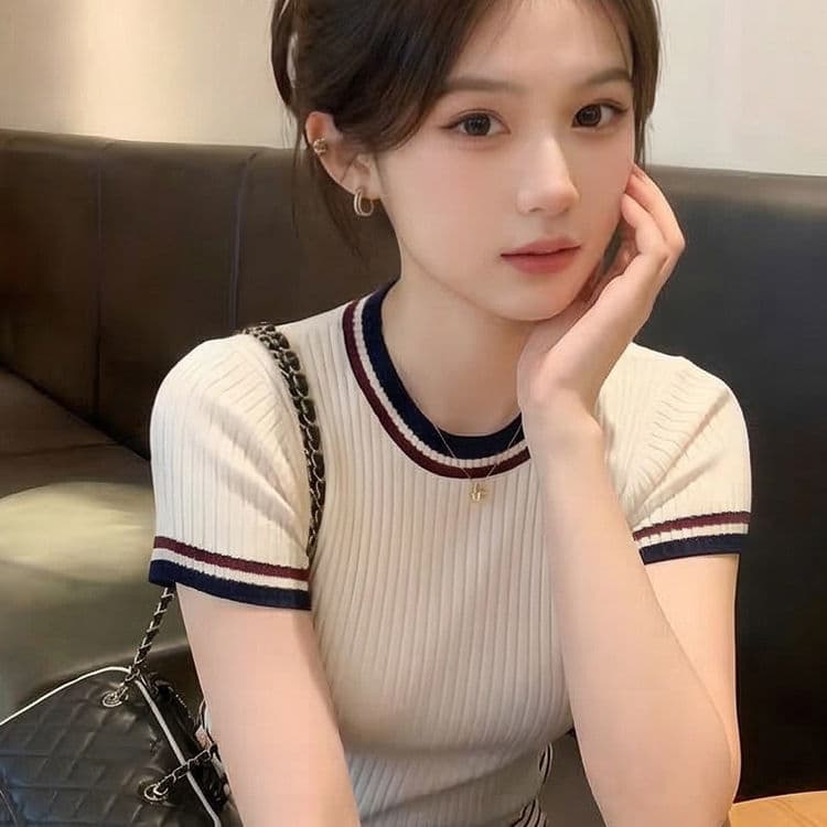 배색 스트라이프 반팔 니트 스웨터 여성 2026 여름 새로운 한 부서 고급 센스 몸매 가꾸기 슬림해 보이는 출퇴근 연령 감소 맨위 상세 이미지 3