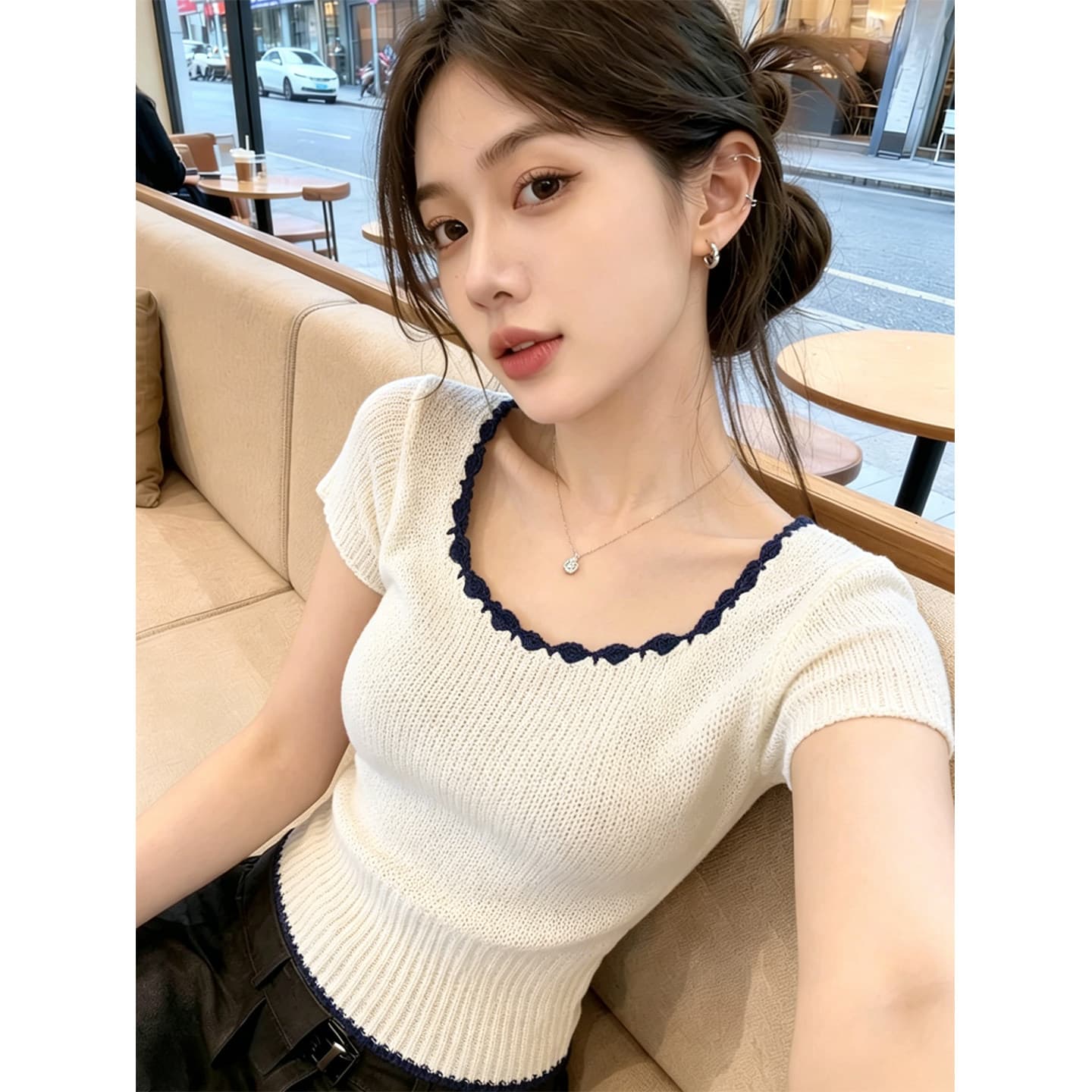 한 부서 광장 칼라 배색 긍정적 인 어깨 반팔 니트 스웨터 여성 2026 여름 새로운 몸매 가꾸기 슬림해 보이는 외국 가스 쇼트 스타일 맨위 상세 이미지 6