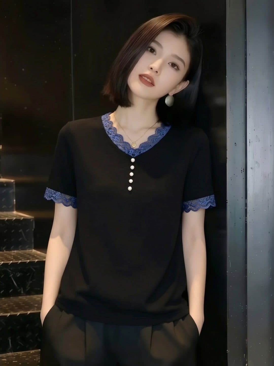검정색 V넥 레이스 반팔 티셔츠 여성 의류 2026 여름 새로운 슬림해 보이는 연령 감소 고급 센스 빅 사이즈 여성 의류 맨위