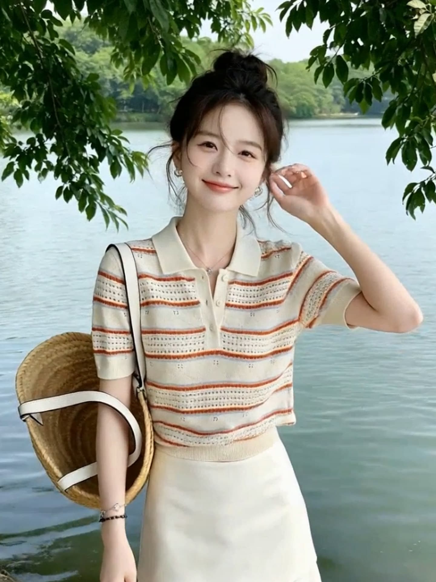 레트로 스트라이프 홀로우 아웃 POLO 칼라 니트 티셔츠 여성 여름 고유 한 Chic 몸매 가꾸기 슬림해 보이는 다용도 얇은 스타일 맨위 상세 이미지 3