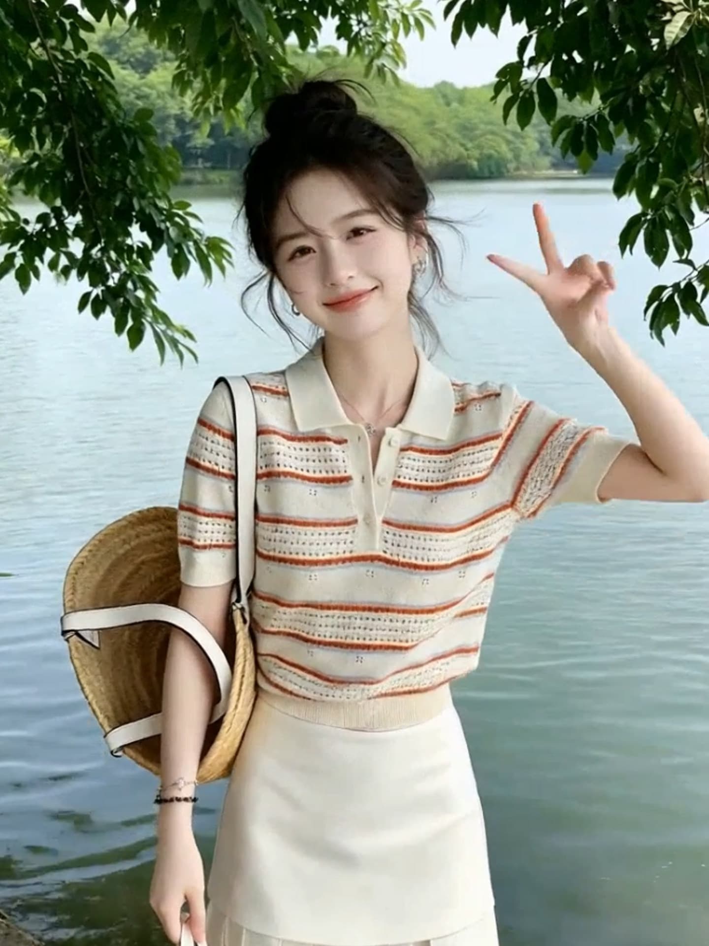 레트로 스트라이프 홀로우 아웃 POLO 칼라 니트 티셔츠 여성 여름 고유 한 Chic 몸매 가꾸기 슬림해 보이는 다용도 얇은 스타일 맨위 상세 이미지 5