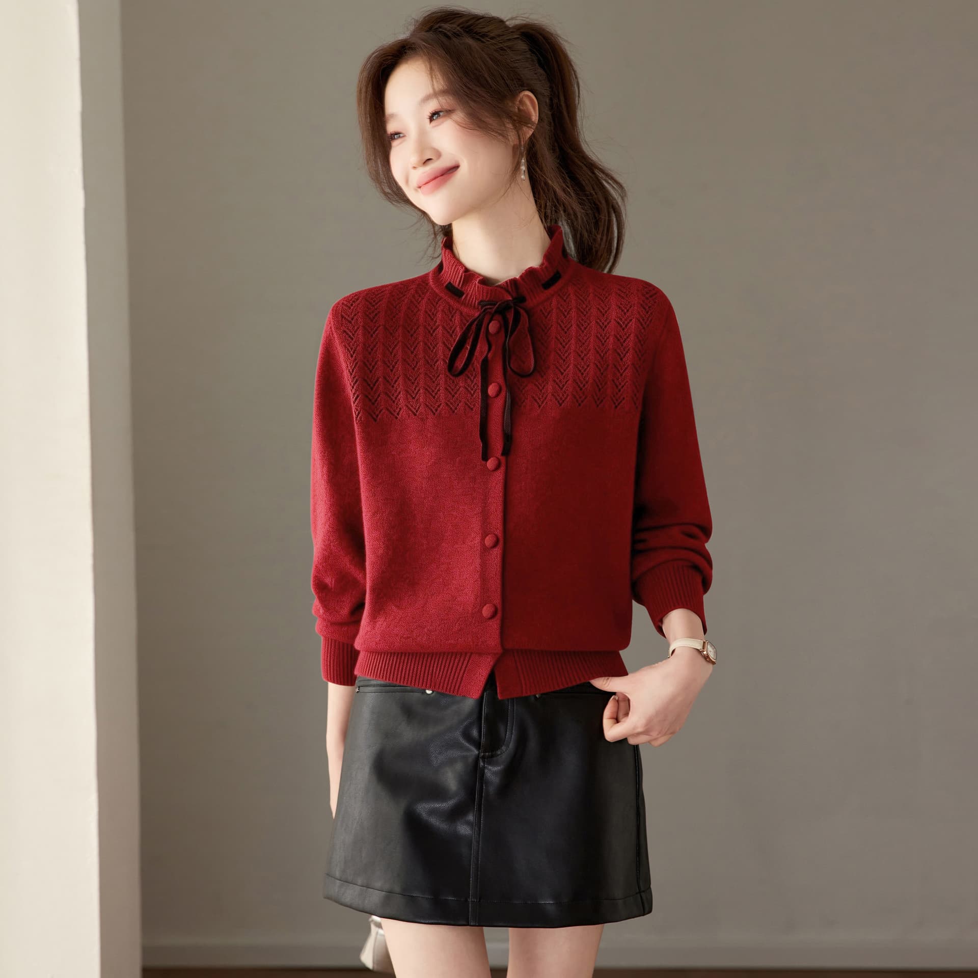 2026 봄 새로운 캐주얼 바람 나비 넥타이 빨간색 니트 스웨터 오픈 가디건 루즈핏 라운드 넥 스웨터 맨위 여성 상세 이미지 7