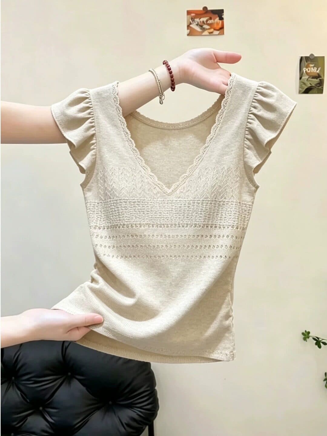 패션 익스트림 제인 바람 오트밀 살구 홀로우 아웃 V넥 작은 날다 소매 조끼 여성 여름 새로운 캐주얼 출퇴근 다용도 맨위 이미지 5