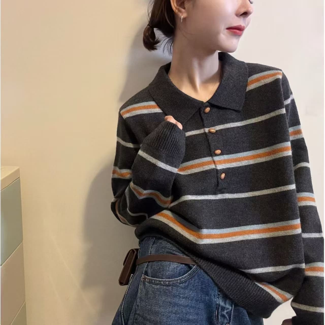 레트로 스트라이프 바람 폴로 칼라 네 버클 풀오버 다용도 셔츠 여성 배색 캐주얼 느긋한 바람 니트 맨위 가을 섹션 상세 이미지 5