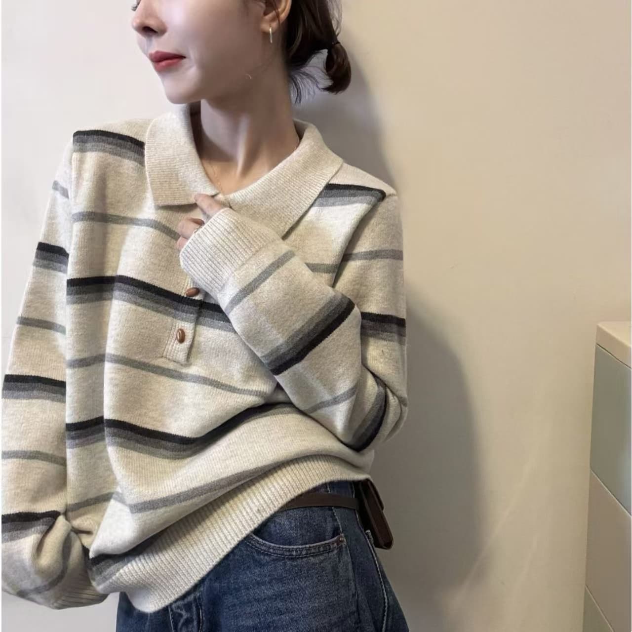 레트로 스트라이프 바람 폴로 칼라 네 버클 풀오버 다용도 셔츠 여성 배색 캐주얼 느긋한 바람 니트 맨위 가을 섹션 상세 이미지 6