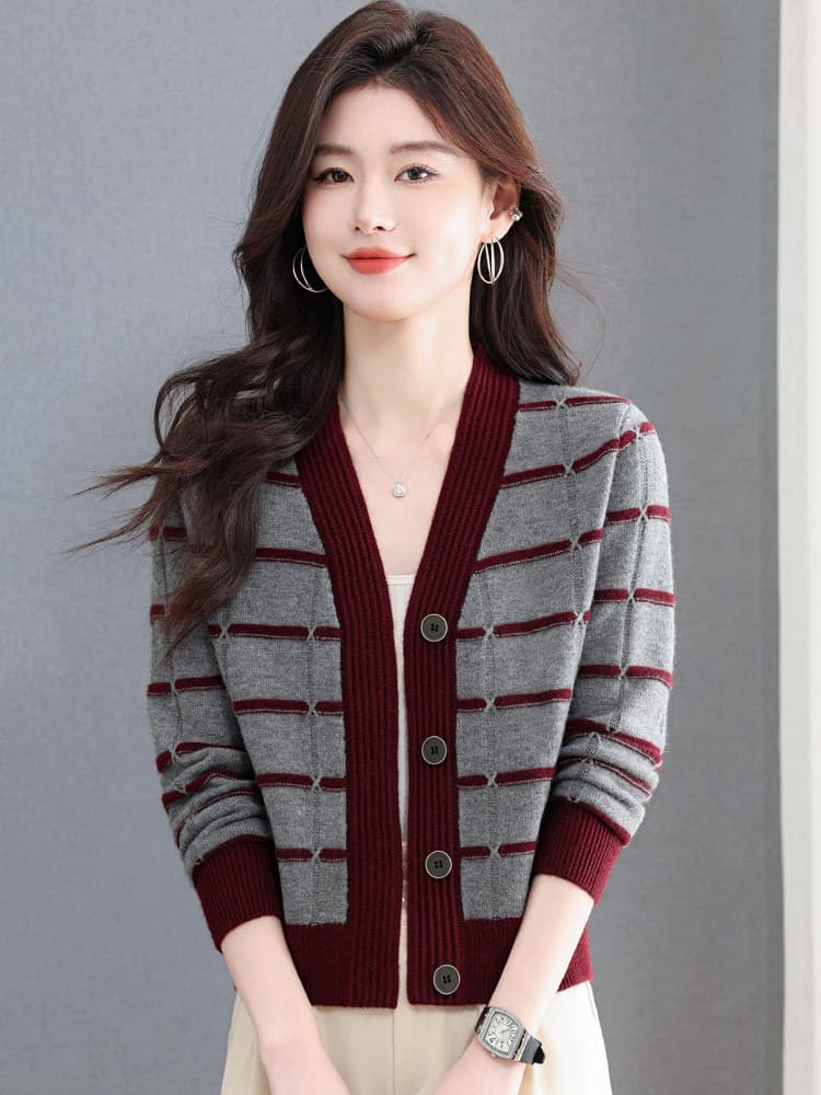 2026 봄 가을 새로운 V넥 스트라이프 니트 오픈 가디건 여성 패션 다용도 슬림해 보이는 쇼트 스타일 스웨터 코트 맨위 상세 이미지 3