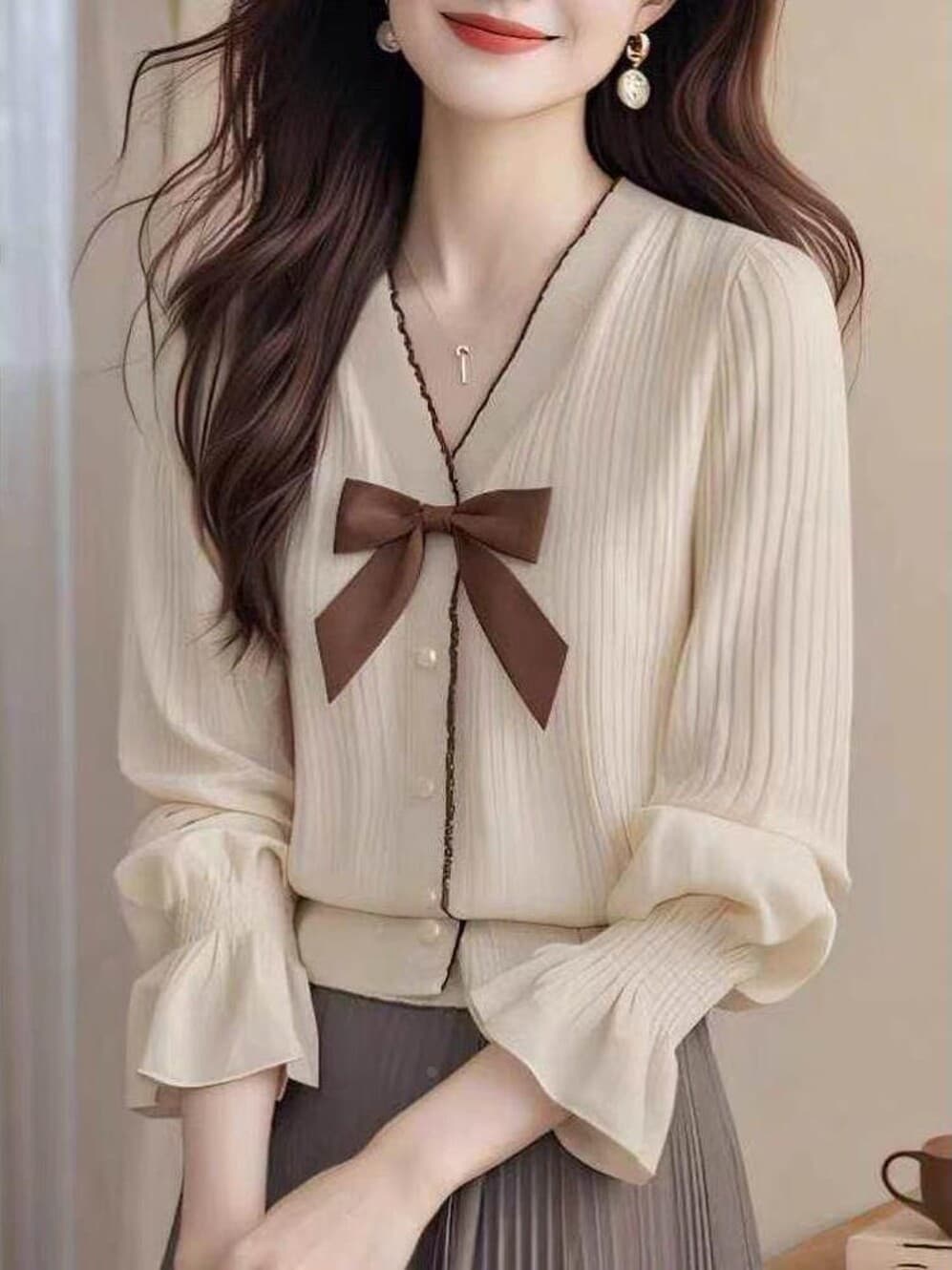한 부서 chic 부드러운 바람 베이지 색 V넥 나팔 소매 스웨터 니트 스웨터 여성 가을과 겨울 슈퍼 잘 생긴 연령 감소 작은 셔츠 이미지 4