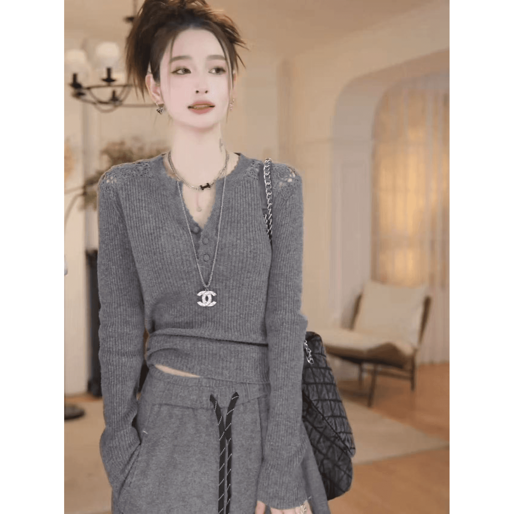 회색 홀로우 아웃 반 개방 칼라 긴팔 니트 스웨터 여성 가을 겨울 새로운 디자인 센스 몸매 가꾸기 슬림해 보이는 만나는 외국 가스 맨위 이미지 5
