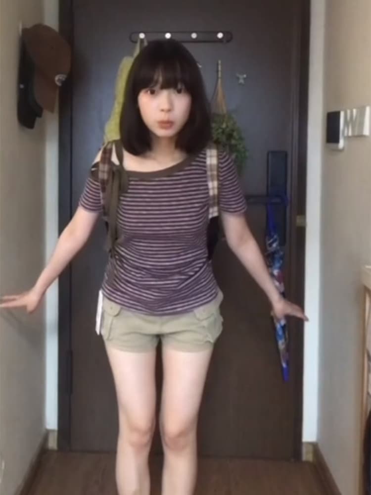 원본 컬러 짜임 스트라이프 보라색 스트라이프 비스듬한 어깨 반팔 티셔츠 여성 여름 몸매 가꾸기 오프숄더 디자인 고유 한 맨위 이미지 4