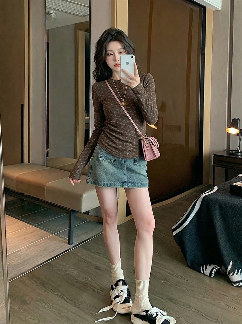 긴팔 티셔츠 기본 셔츠 여성 의류 봄 가을 새로운 트렌디 단추 꽃무늬 쇼트 스타일 몸매 가꾸기 라운드 넥 맨위 이미지 3