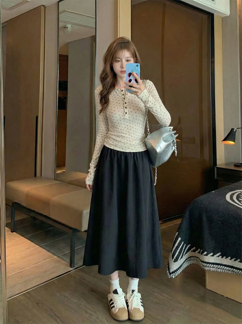 긴팔 티셔츠 기본 셔츠 여성 의류 봄 가을 새로운 트렌디 단추 꽃무늬 쇼트 스타일 몸매 가꾸기 라운드 넥 맨위 상세 이미지 13