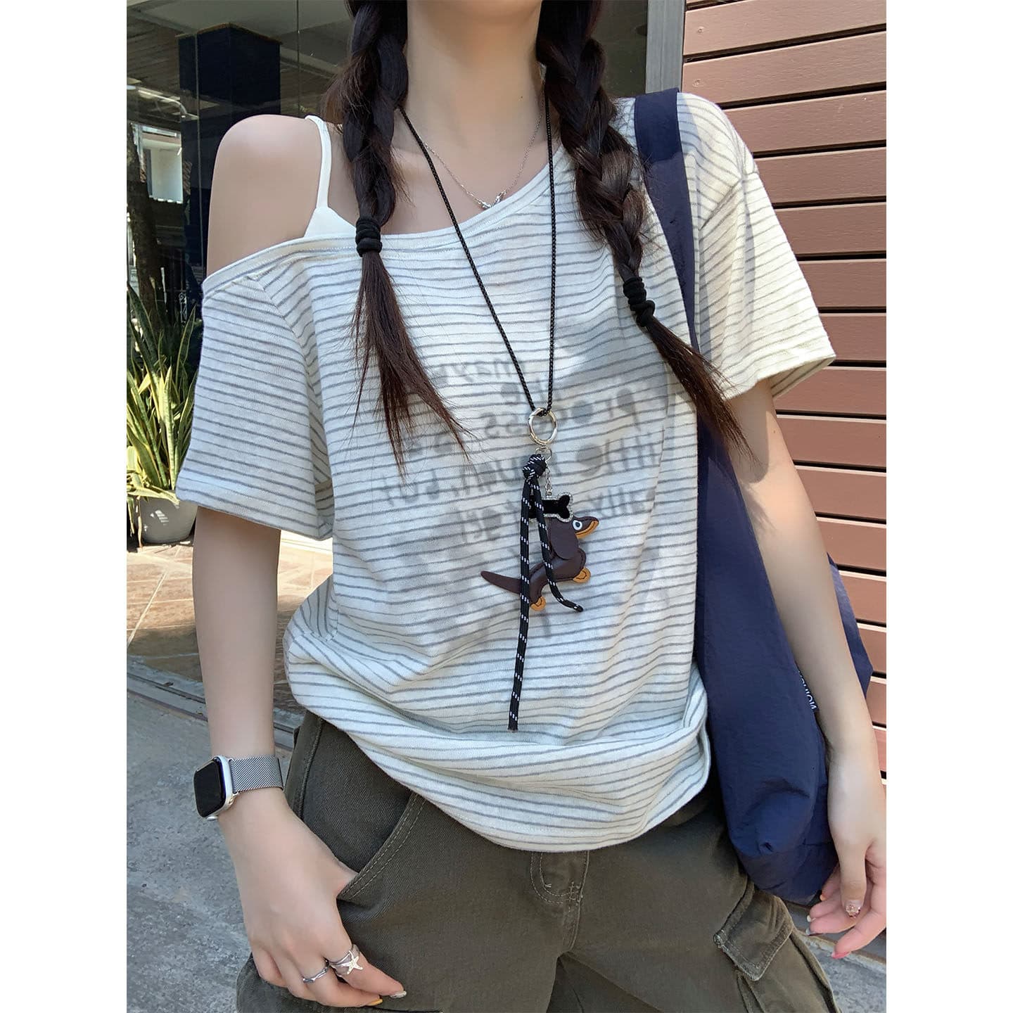 반팔 티셔츠 여성 의류 여름 새로운 한 부서 루즈핏 페이크 레이어드 오프숄더 아메리칸 스트라이프 비스듬한 칼라 맨위 이미지 2