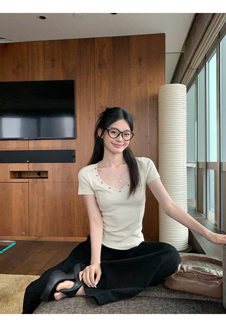 반팔 티셔츠 여성 의류 여름 새로운 긍정적 인 어깨 쇼트 스타일 몸매 가꾸기 슬림해 보이는 디자인 센스 징 V넥 맨위 상세 이미지 19