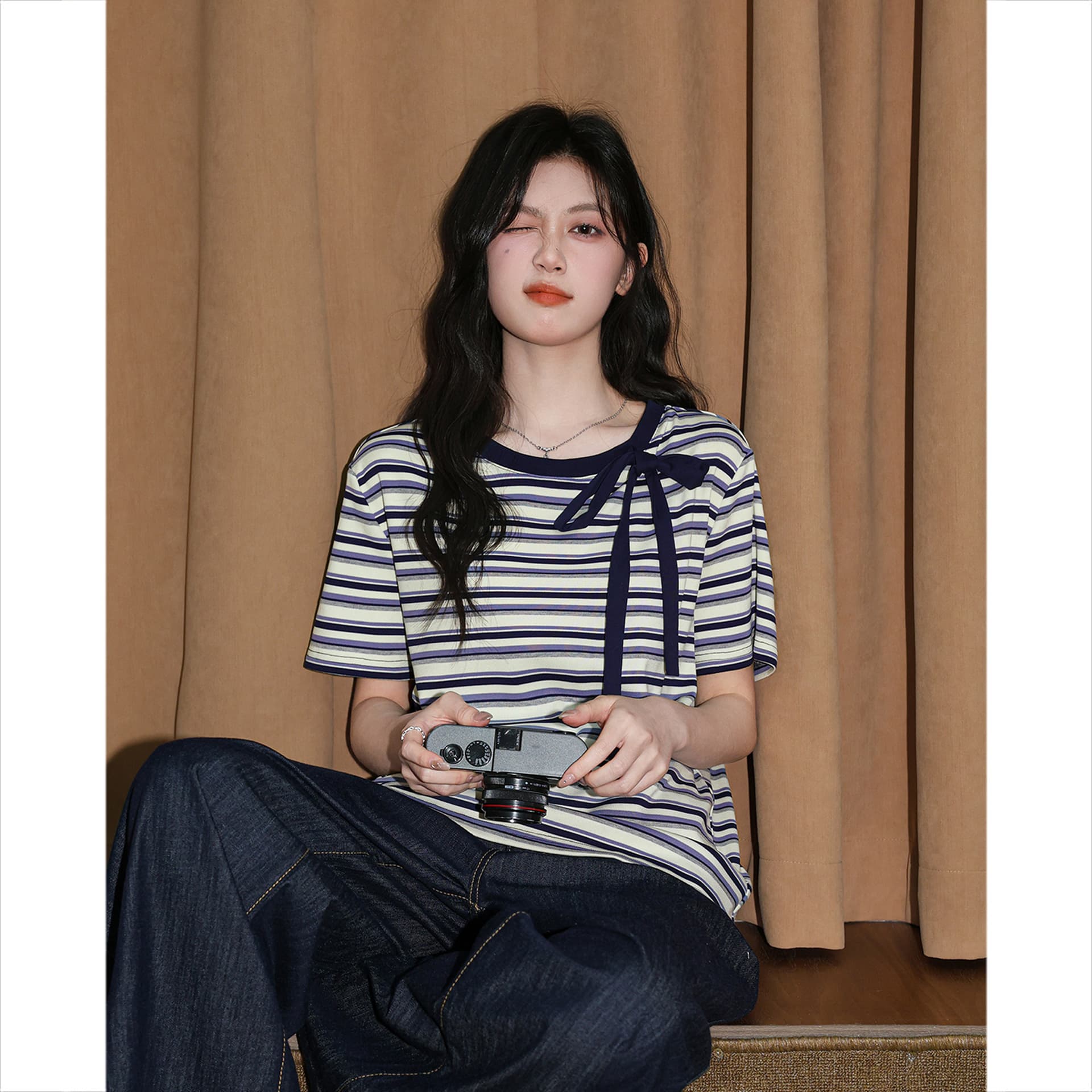 반팔 티셔츠 여성 의류 여름 루즈핏 한 부서 디자인 센스 아메리칸 스트라이프 스트랩 배색 비스듬한 칼라 맨위 상세 이미지 4