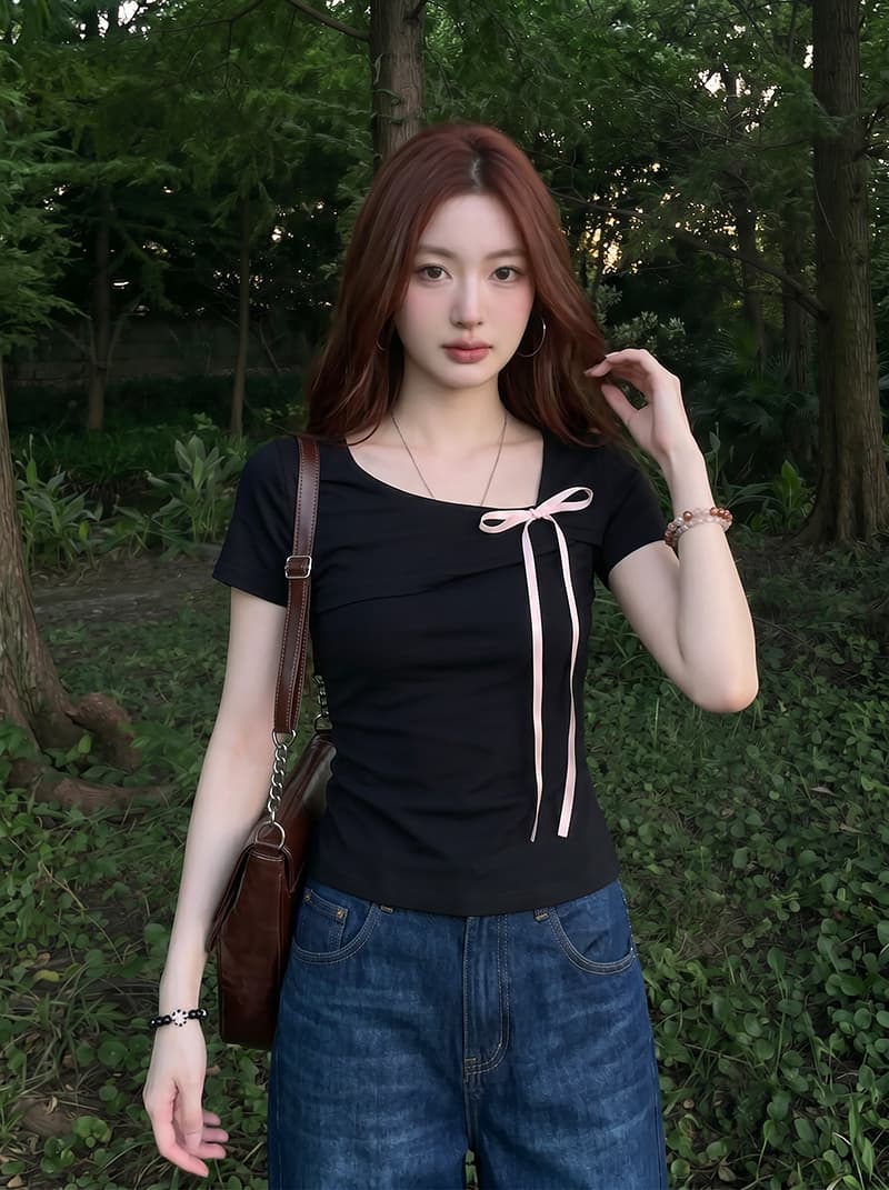 반팔 티셔츠 여성 의류 여름 새로운 디자인 센스 단색 몸매 가꾸기 슬림해 보이는 나비 매듭 비스듬한 칼라 맨위