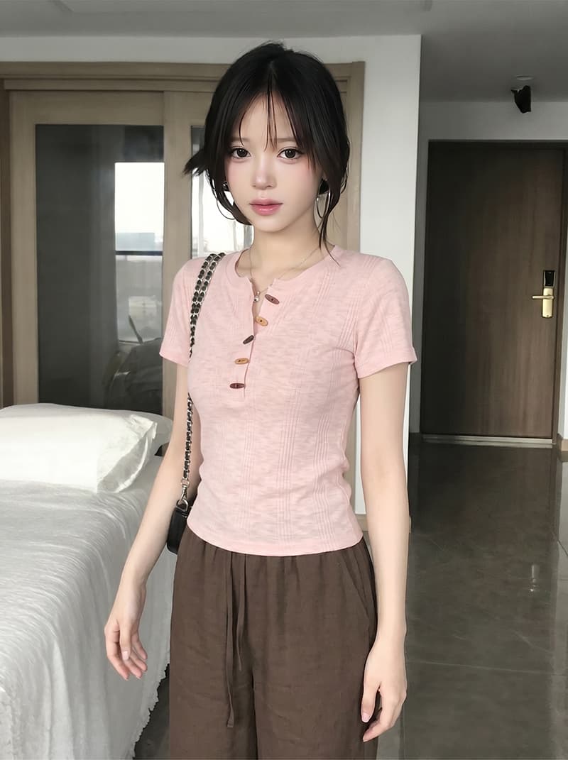 경관 그림 특별 가격 반팔 티셔츠 여성 여름 새로운 디자인 센스 한 부서 작은 샤넬 스타일 슬림해 보이는 소뿔 버클 헨리 칼라 맨위 이미지 2