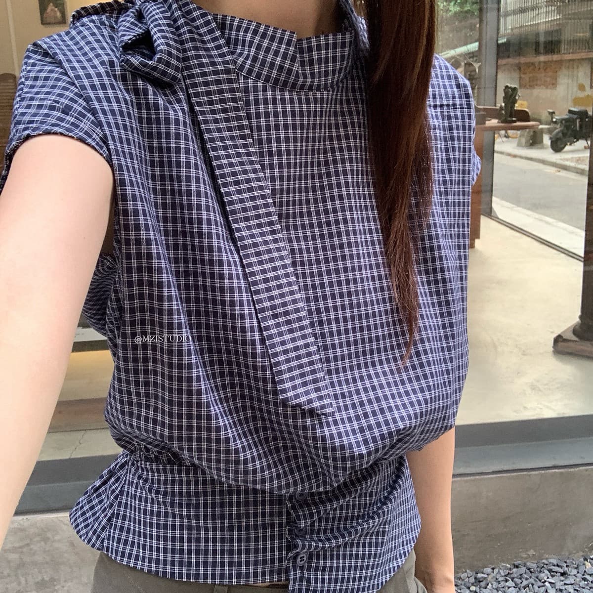 있음 밖으로 대 물품 절묘한 천 골드 유럽 니켈 여름 체크무늬 작은 날다 소매 와이 칼라 레이스업 허리 수축 부드러운 숙녀 센스 작은 셔츠 상세 이미지 5