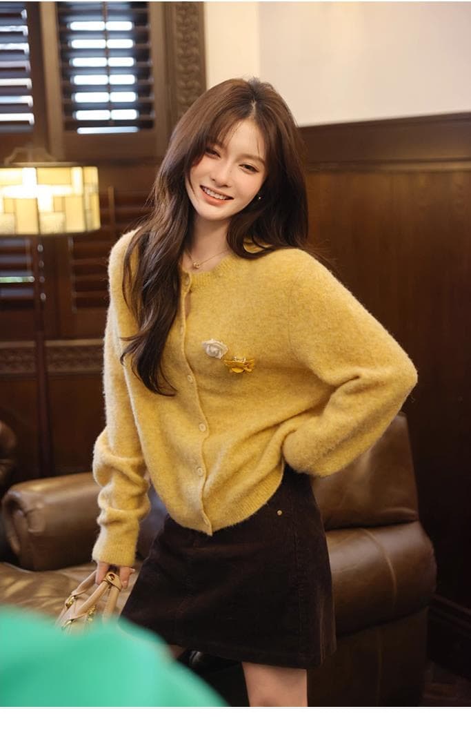 품격 부드러운 라운드 넥 꽃 열기 셔츠 표시 화이트 다용도 쇼트 스타일 싱글 줄 버튼 니트 보온 재킷 상세 이미지 3