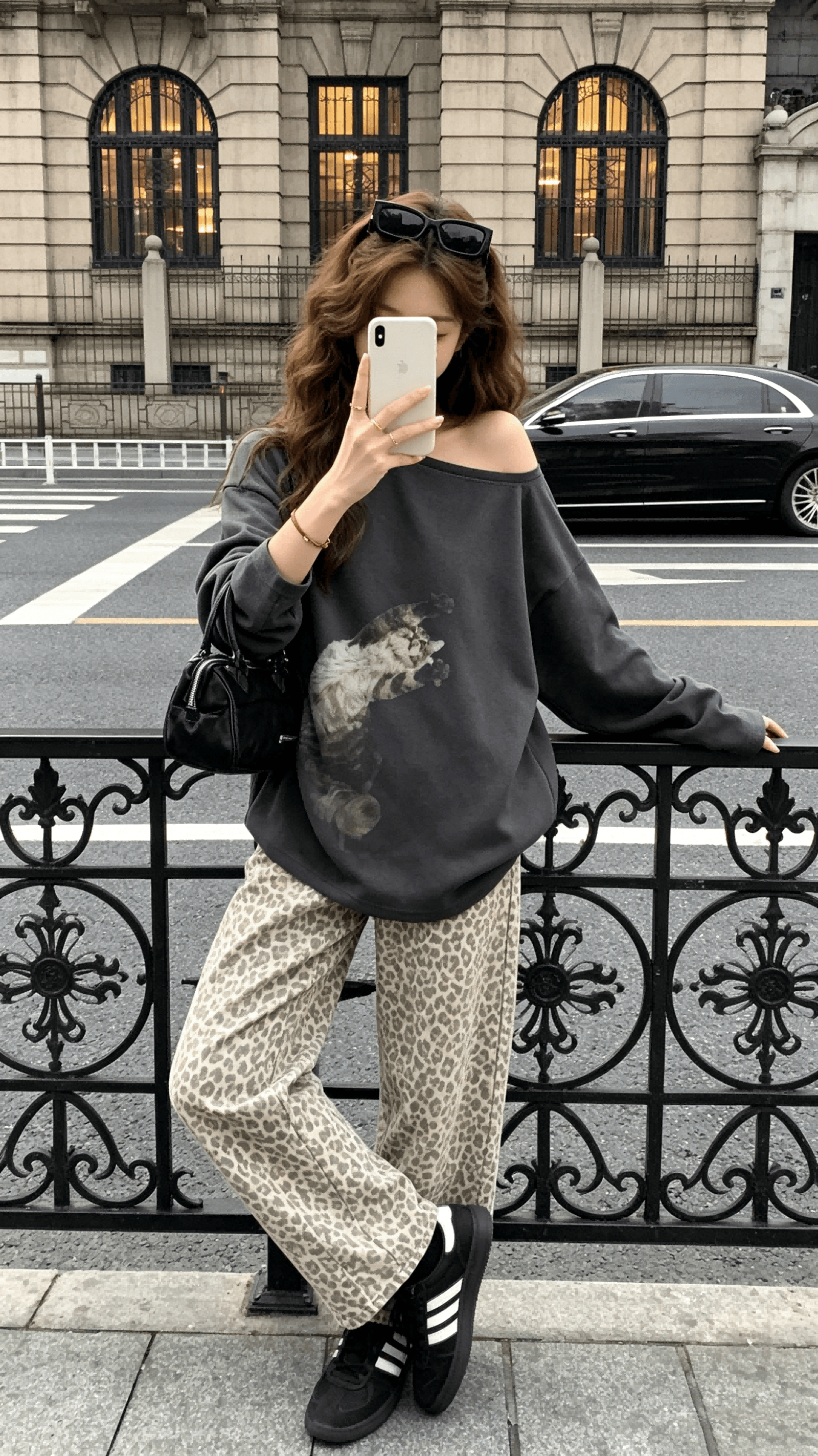 sunoneone 고양이 프린트 루즈핏 풀오버 캐주얼 비스듬한 어깨 오프숄더 후드티 여성 가을 아메리칸 작은 대중 맨위 이미지 2