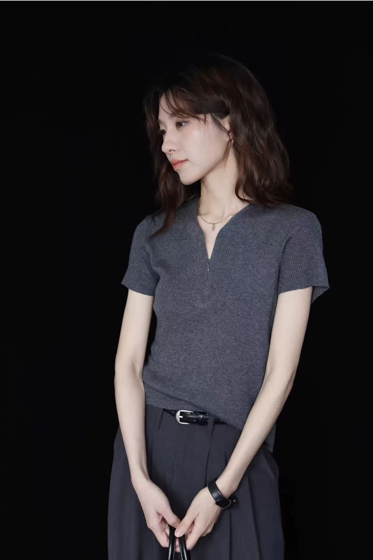 레트로 출퇴근 바람 반팔 티셔츠 여성 여름 몸매 가꾸기 V넥 디자인 센스 회색 풀오버 여름 니트 미니멀리즘 맨위 서비스 상세 이미지 1