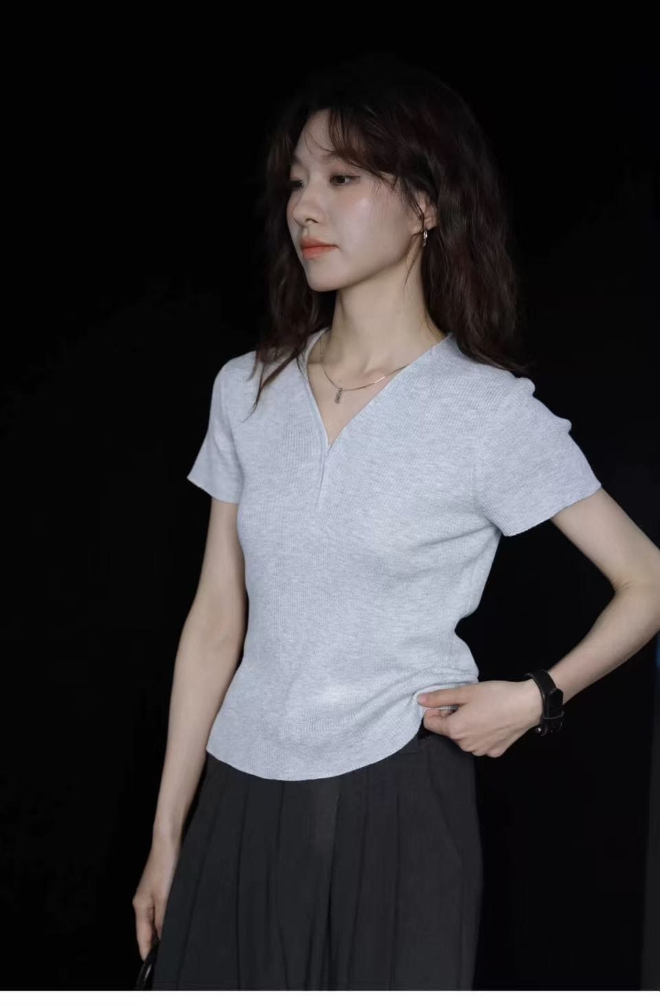 레트로 출퇴근 바람 반팔 티셔츠 여성 여름 몸매 가꾸기 V넥 디자인 센스 회색 풀오버 여름 니트 미니멀리즘 맨위 서비스 상세 이미지 5