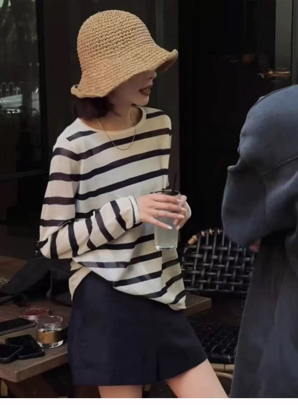 흑백 줄무늬 얼음 실크 니트 자외선 차단 에어컨 블라우스 여성 여름 얇은 스타일 외부 가져 가라. 차가운 루즈핏 도루 센스 맨위 여름 상세 이미지 1