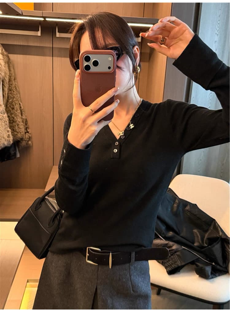 프랑스식 빛 럭셔리 부드러운 찹쌀 chic 단추 만나는 맨위 여성 2026 이른 가을 품격 미니멀리즘 V넥 긴팔 니트 스웨터 상세 이미지 7