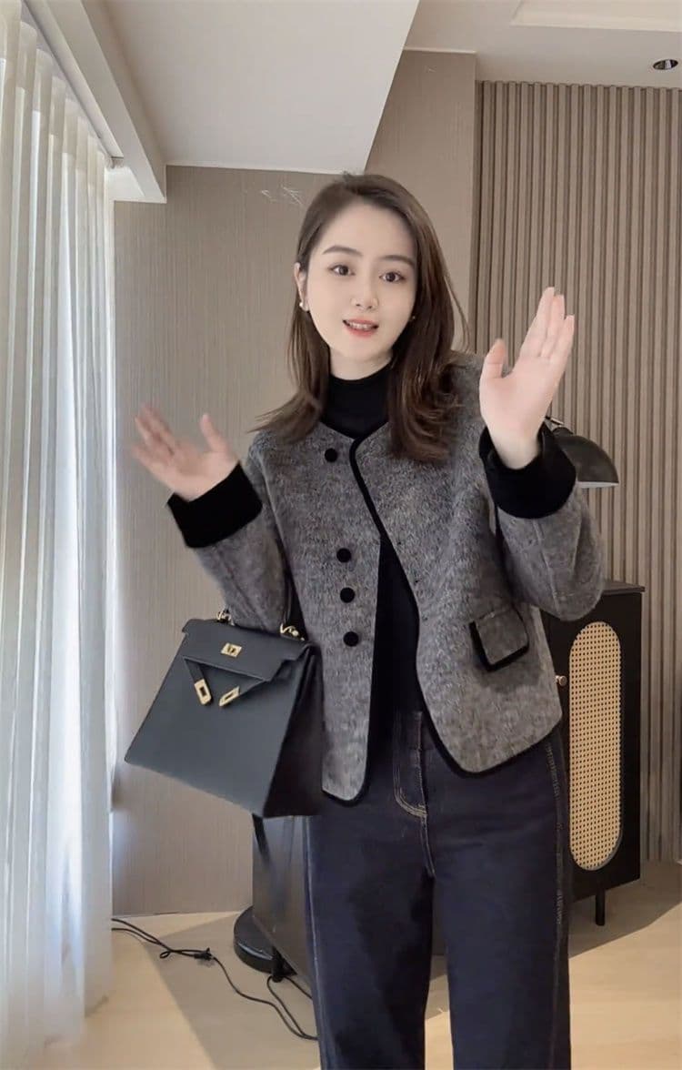2026 년 가을 겨울 인터넷 유명인 새로운 패션 다용도 캐주얼 외국 가스 미니멀리즘 품격 작은 샤넬 스타일 배색 외부 여성 세트 상세 이미지 11
