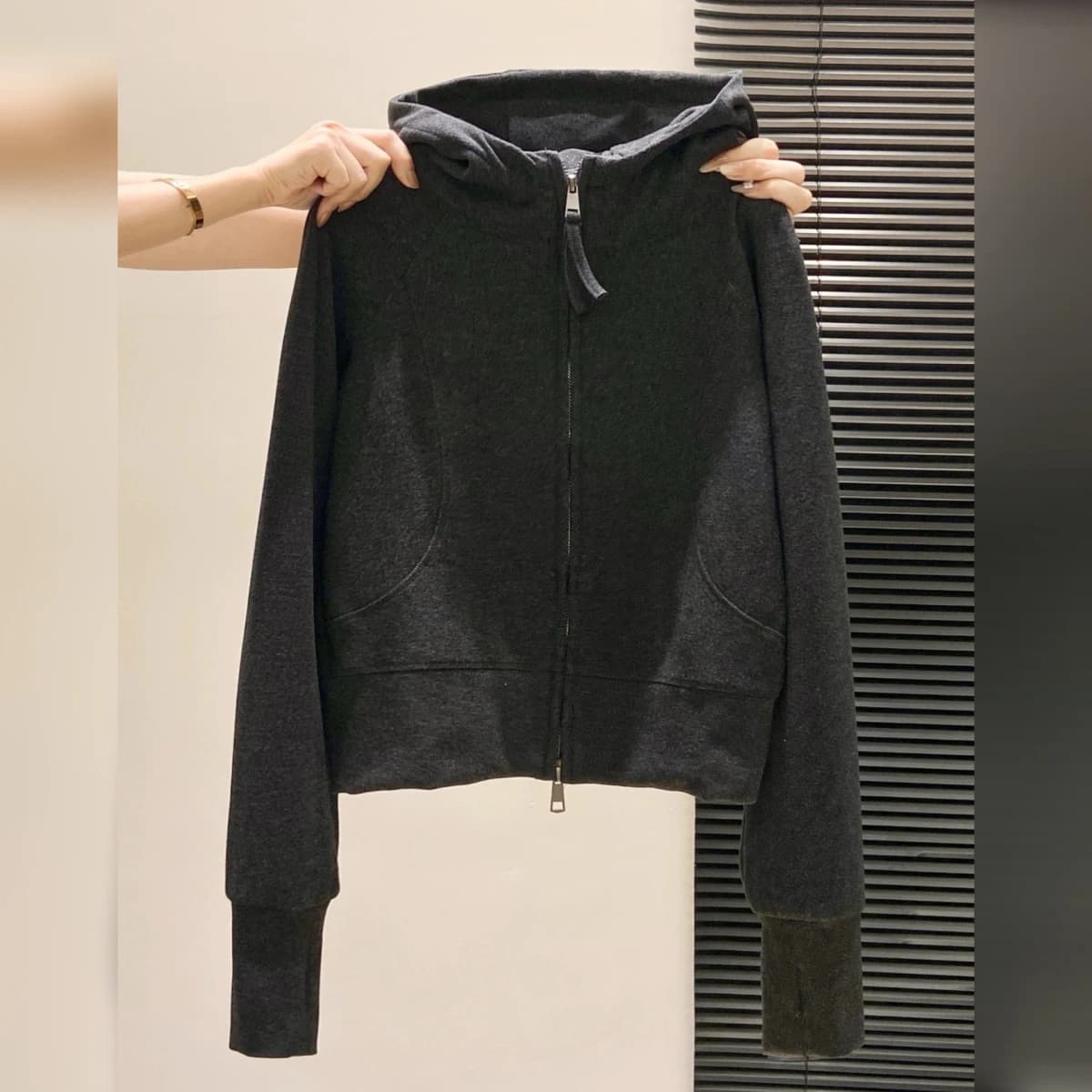 가을 겨울 새로운 후드 티 스웨터 오픈 가디건 여성 코트 몸매 가꾸기 슬림해 보이는 쇼트 스타일 더블 지퍼 털이 있는 캐주얼 보온 맨위 상세 이미지 6