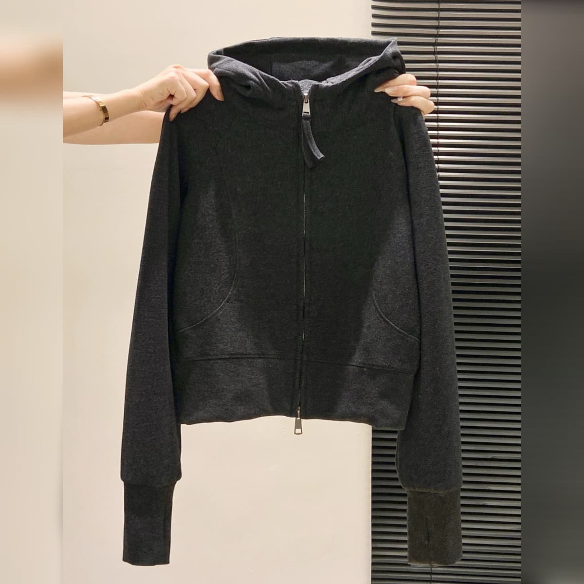 가을 겨울 새로운 후드 티 스웨터 오픈 가디건 여성 코트 몸매 가꾸기 슬림해 보이는 쇼트 스타일 더블 지퍼 털이 있는 캐주얼 보온 맨위 상세 이미지 7