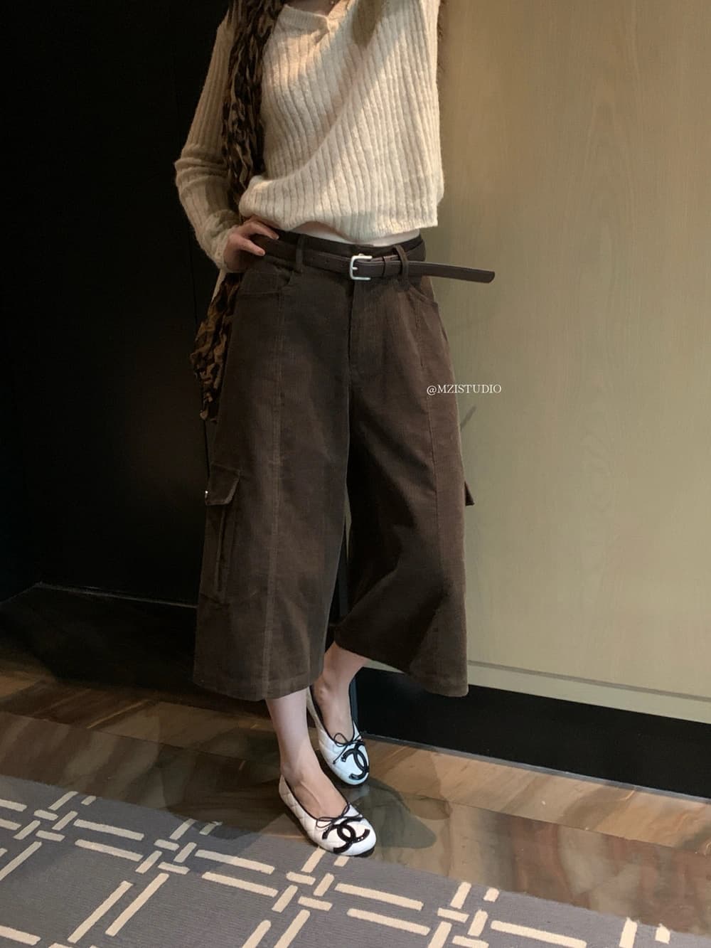 가을 레트로 코듀로이 중간 허리 넓은 다리 7 점 캐주얼 바지 벨트 포함 이미지 3