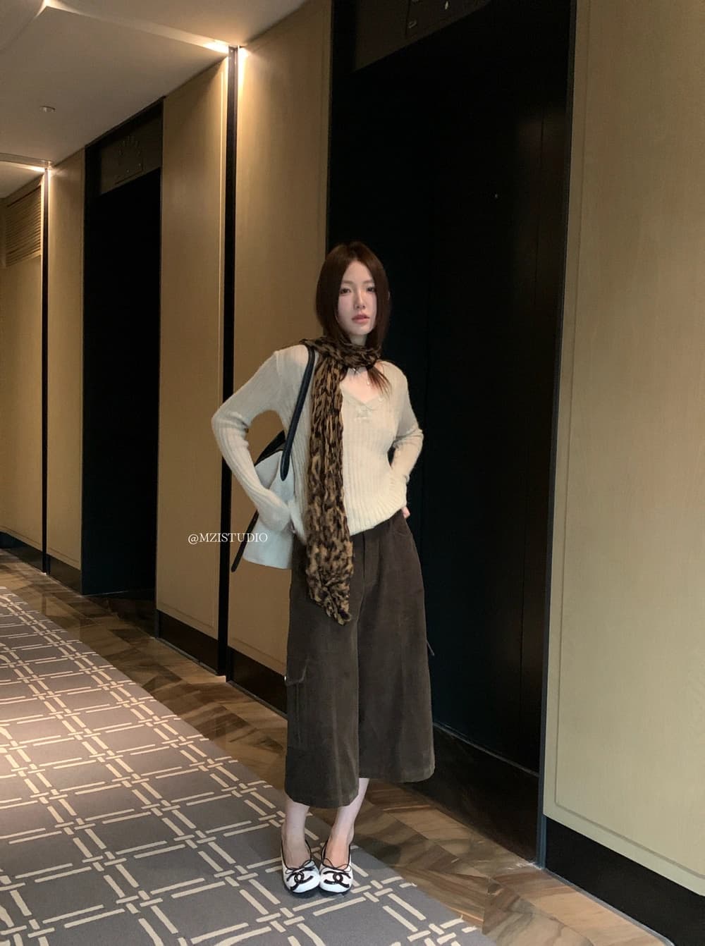 가을 레트로 코듀로이 중간 허리 넓은 다리 7 점 캐주얼 바지 벨트 포함 상세 이미지 5