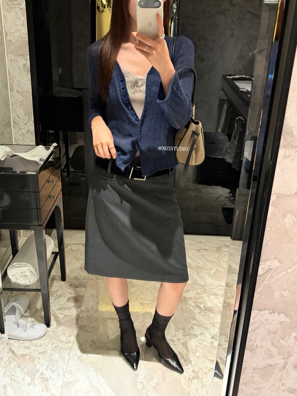 가을 한 부서 폴로 칼라 싱글 줄 버튼 슬림해 보이는 니트 오픈 가디건 상세 이미지 19