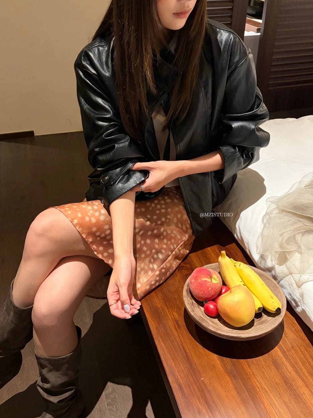 가을 한 부서 레트로 스탠드 칼라 이중 버튼 주머니 쇼트 스타일 가죽 재킷 상세 이미지 5