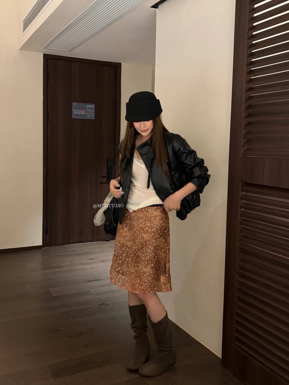 가을 한 부서 레트로 스탠드 칼라 이중 버튼 주머니 쇼트 스타일 가죽 재킷 상세 이미지 19