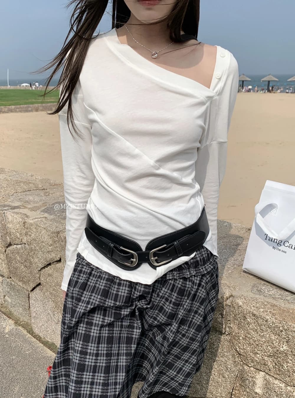 가을 한 부서 비대칭 칼라 트임 디자인 센스 패션 긴팔 티셔츠 이미지 3