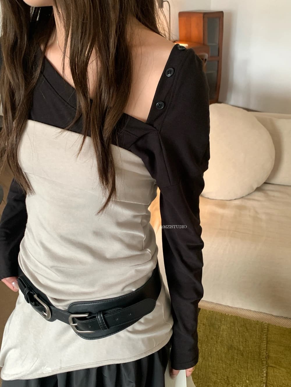 가을 한 부서 비대칭 칼라 트임 디자인 센스 패션 긴팔 티셔츠 이미지 2