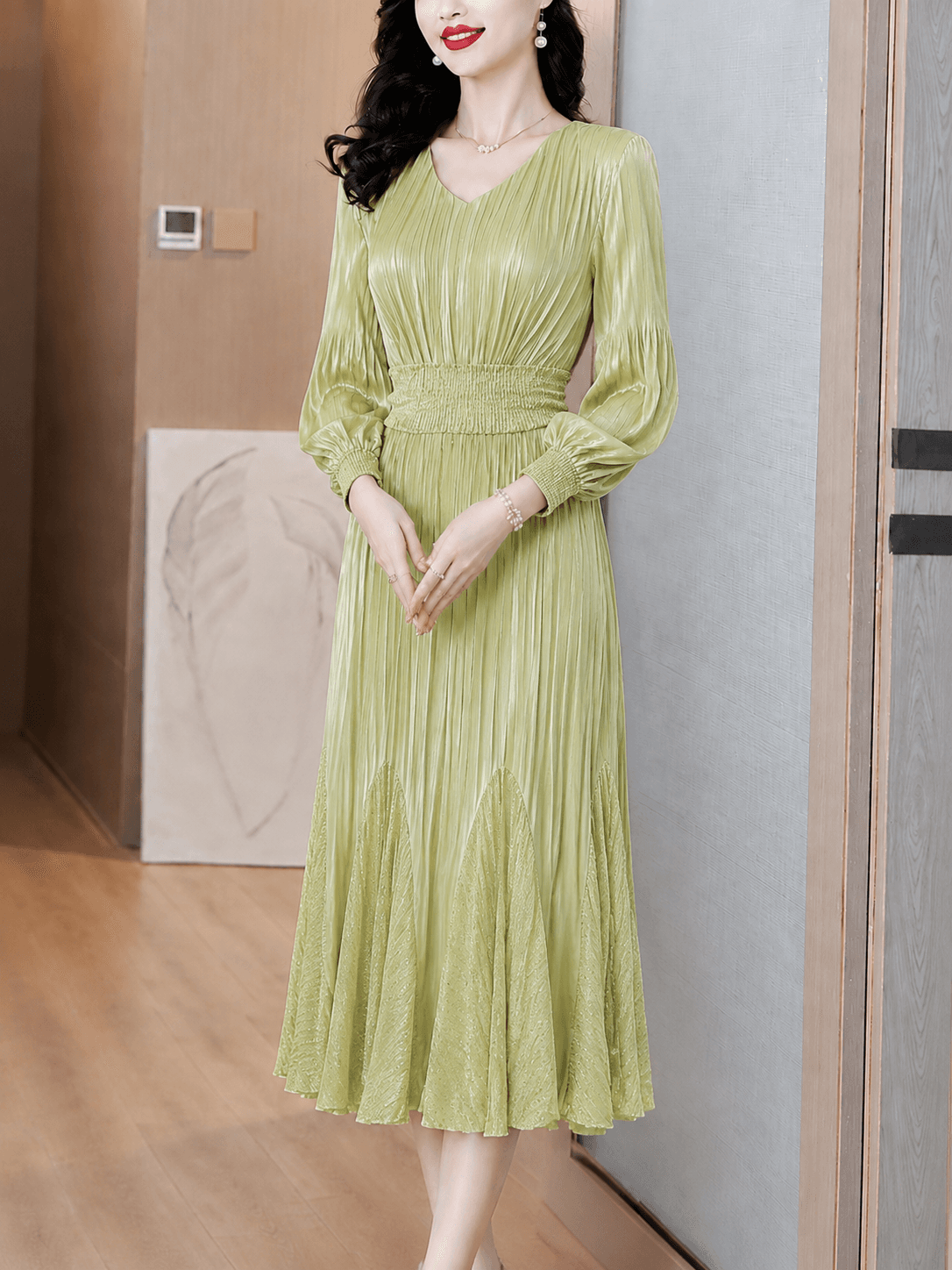 고급 센스 세 하우스 바람 주름 치마 V넥 긴팔 허리 수축 배색 패치워크 인어 꼬리 스커트 표지 고기 슬림해 보이는 품격 롱 스커트