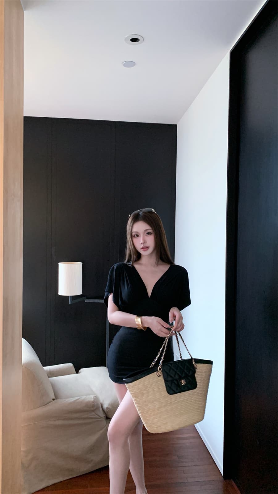 실사 정가 패션 레트로 품격 디자인 센스 섹시함 핫걸 낮은 네크라인 V넥 맨위 반신 바지 세트 상세 이미지 9