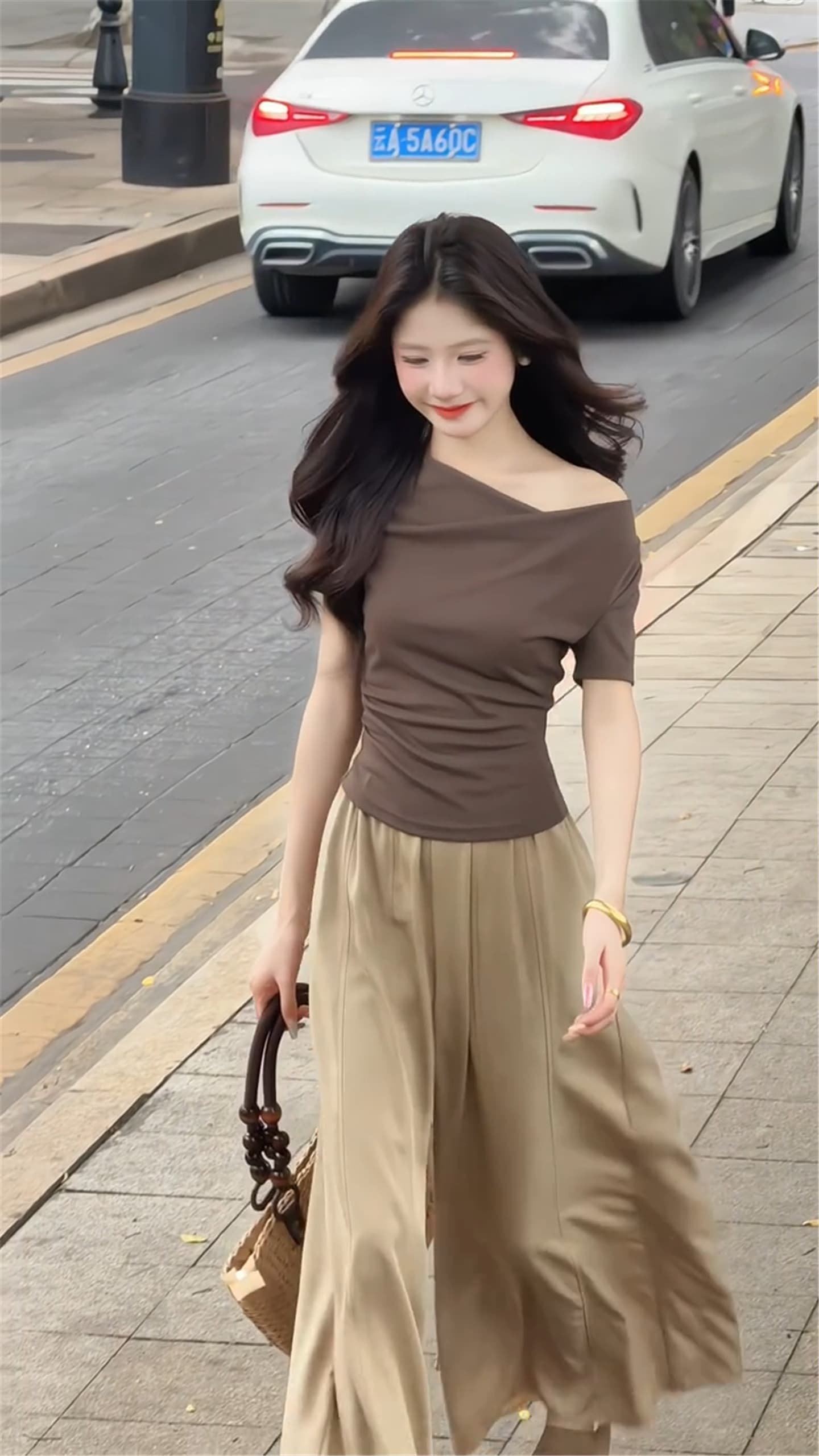 한 부서 그레이트 통해보기 가져 가라. 전체 집합 2026 새로운 비스듬한 어깨 반팔 티셔츠 여성 여름 와이드 레그 팬츠 투피스 슈트 상세 이미지 12