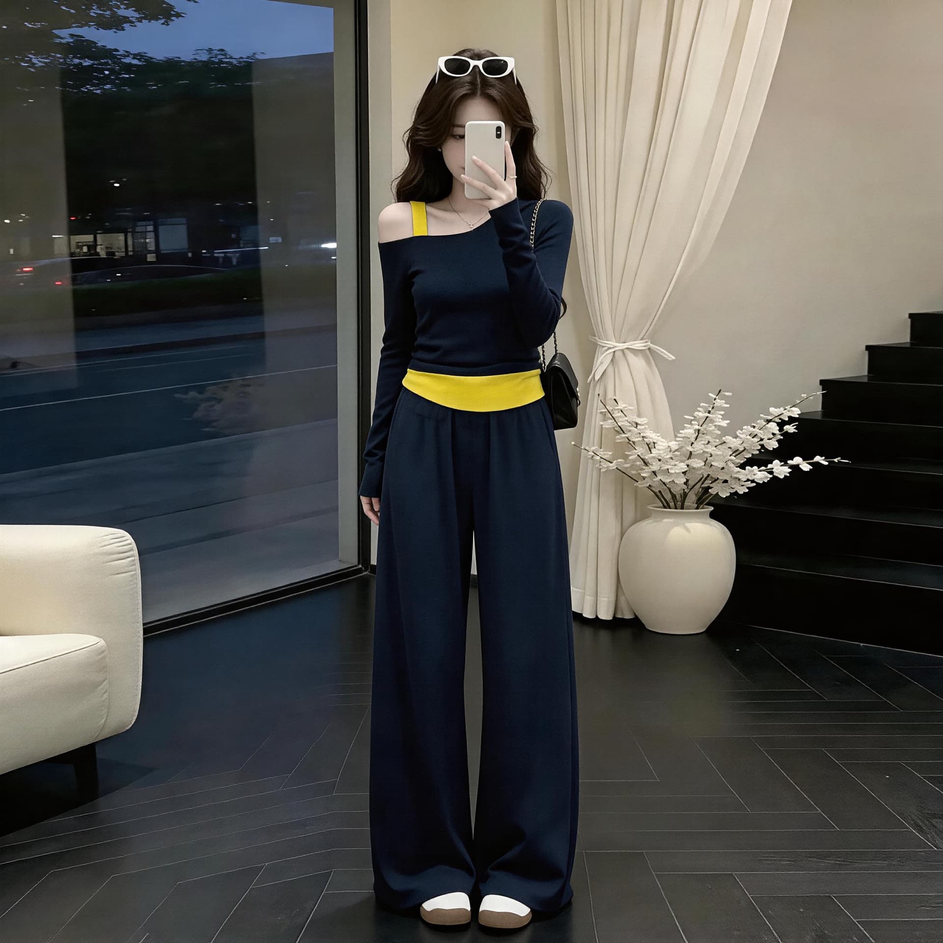 배색 패션 스포츠 슈트 여성 가을 학생 한국 스타일 루즈핏 슬림해 보이는 페이크 레이어드 비스듬한 어깨 후드티 캐주얼 투피스 세트