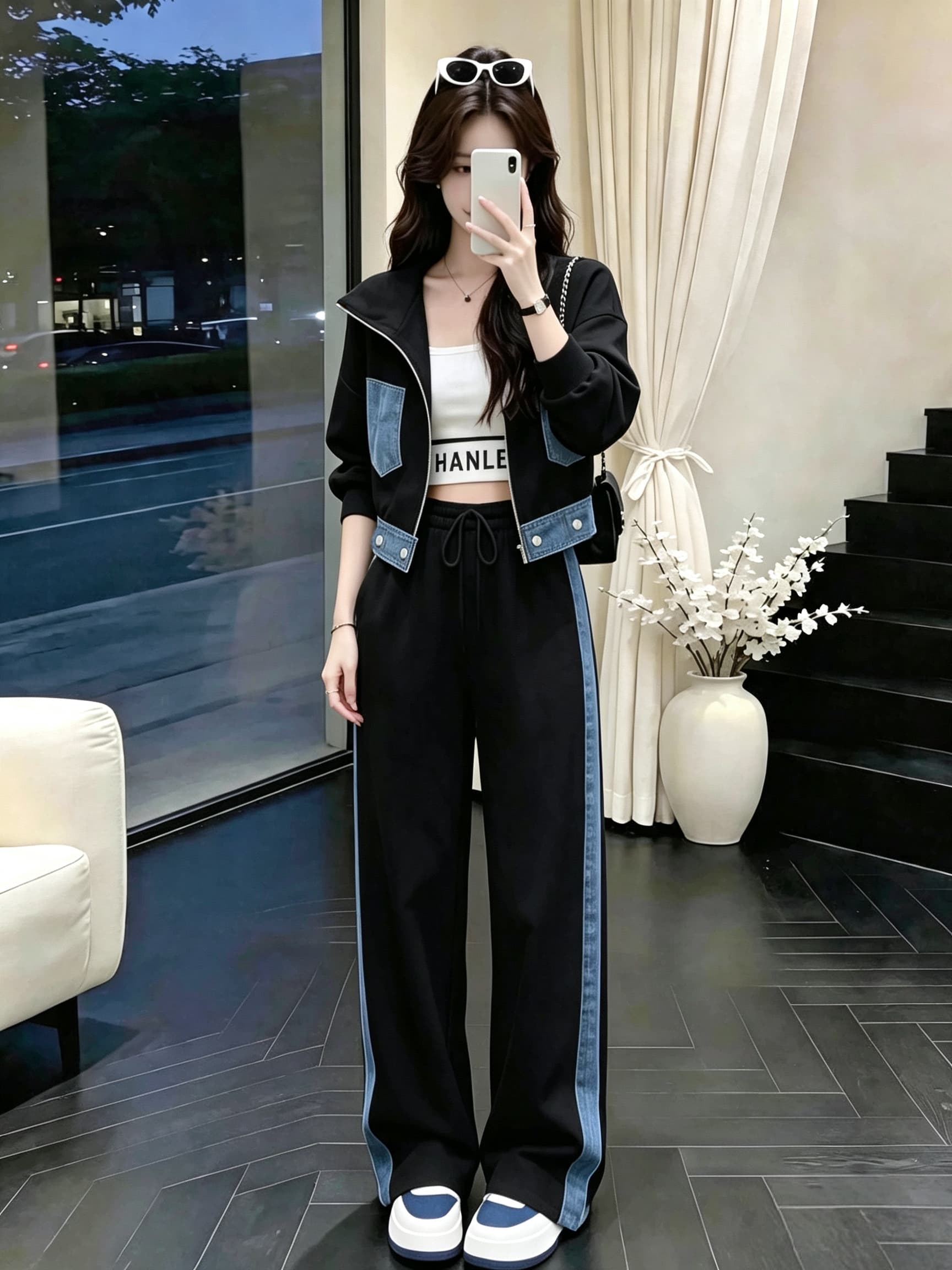 화이트 데님 패치워크 캐주얼 스포츠 슈트 여성 봄 가을 2026 새로운 투피스 세트 인기 연령 감소 학원 스타일 이미지 4