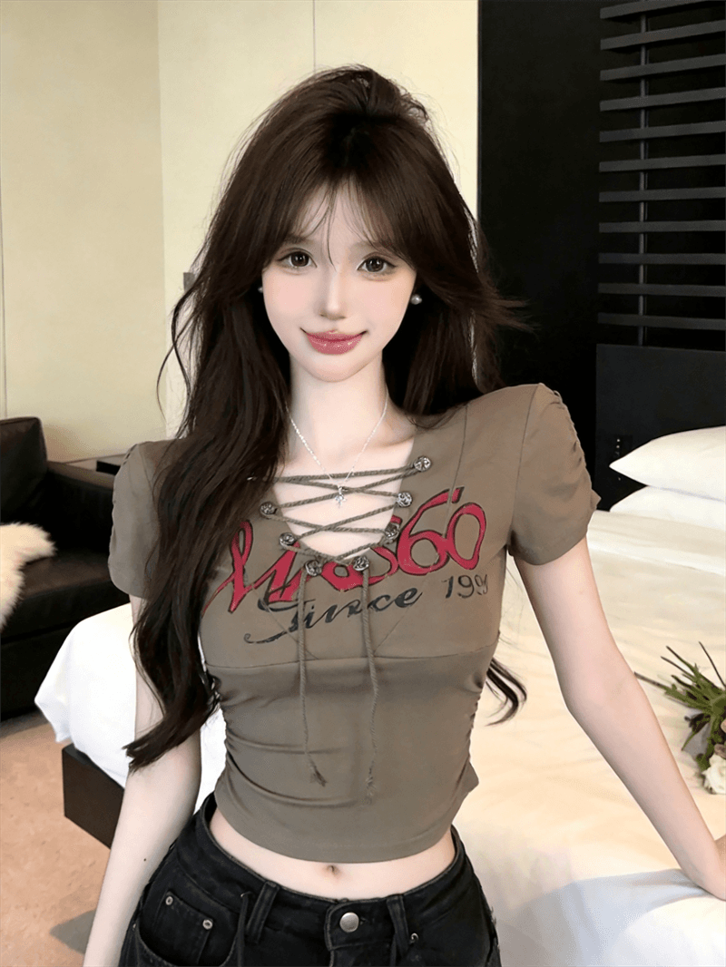 실사 핫걸 디자인 센스 스트랩 프린트 홀로우 아웃 반팔 티셔츠 맨위 상세 이미지 5