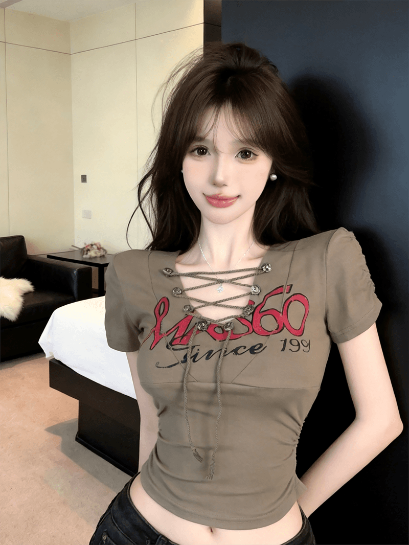 실사 핫걸 디자인 센스 스트랩 프린트 홀로우 아웃 반팔 티셔츠 맨위 상세 이미지 10