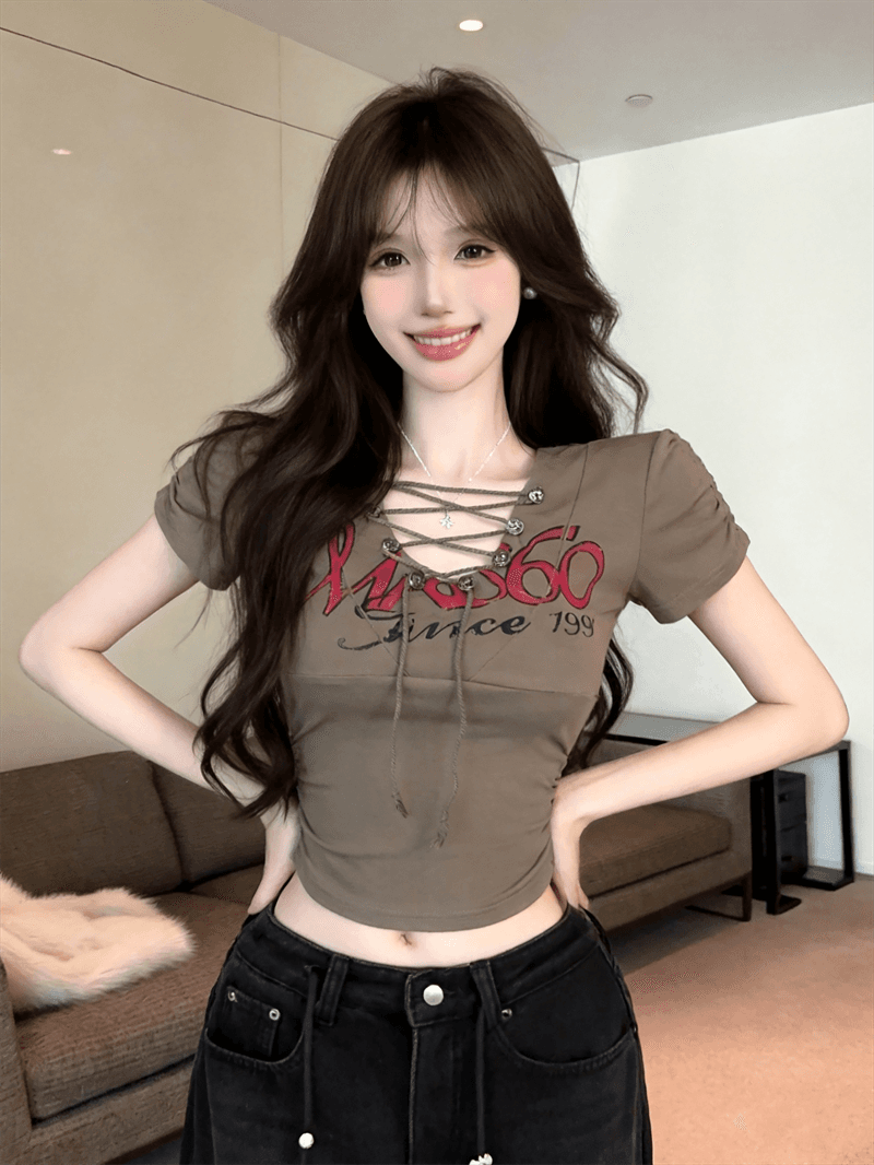 실사 핫걸 디자인 센스 스트랩 프린트 홀로우 아웃 반팔 티셔츠 맨위 상세 이미지 11