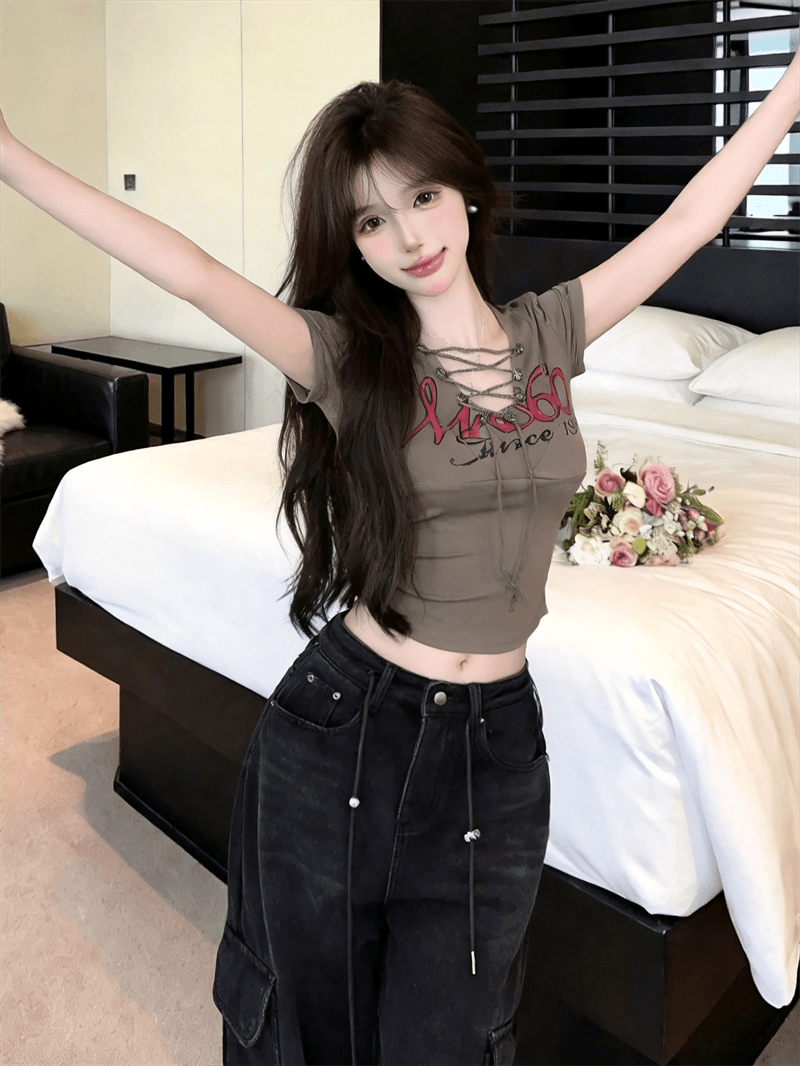실사 핫걸 디자인 센스 스트랩 프린트 홀로우 아웃 반팔 티셔츠 맨위 상세 이미지 13